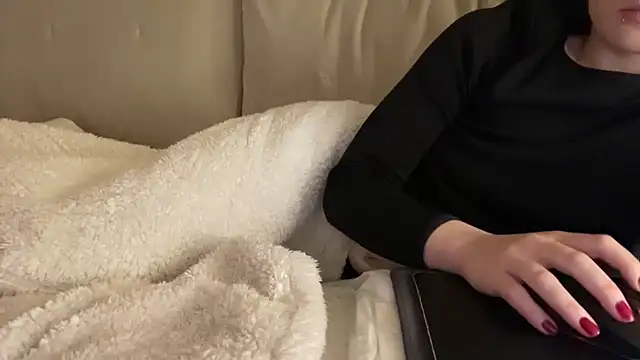 ijustturned18today's cam snapshot