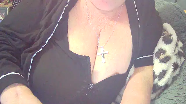 Playful_MILF_Demi live sex cam