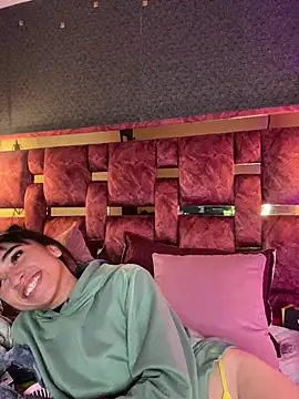 Emma_pinkk18's cam snapshot