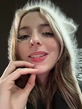 LoraaDoll live sex cam