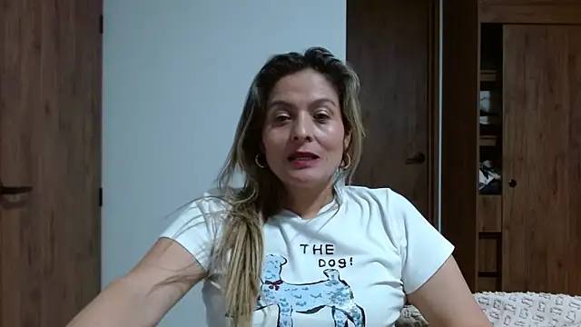 linda-mature43's cam snapshot