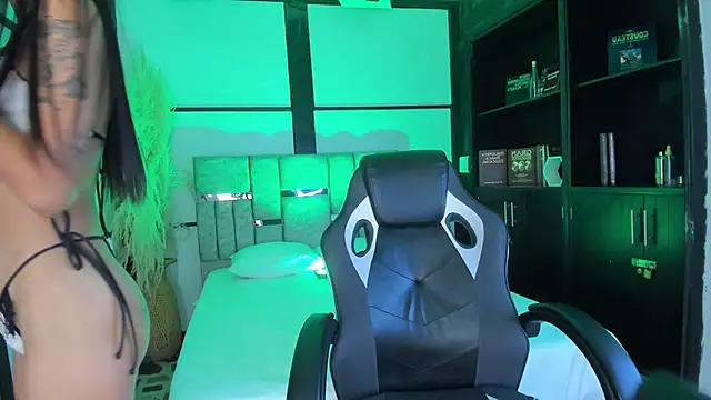 CatrinaVixxen's cam snapshot