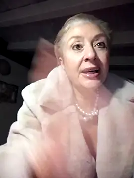 divinaerotica's cam snapshot