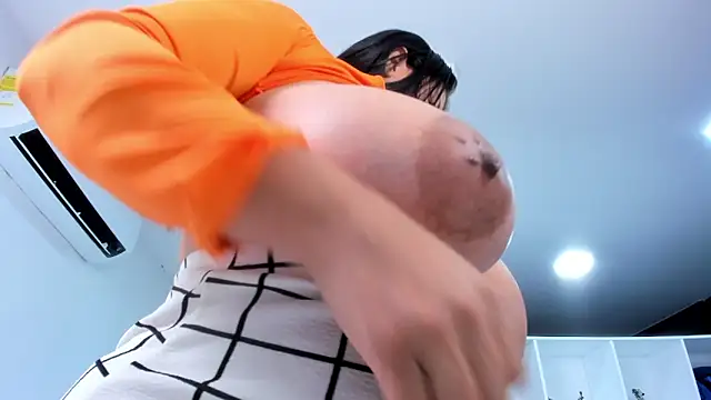 natural_bigboobs's cam snapshot