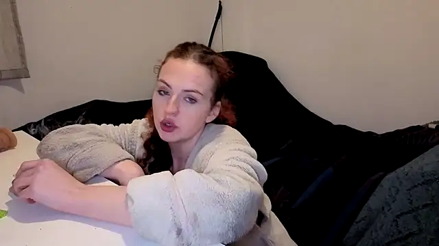 ENGLISHEMILY_69's cam snapshot