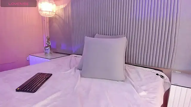 Little_vel's cam snapshot