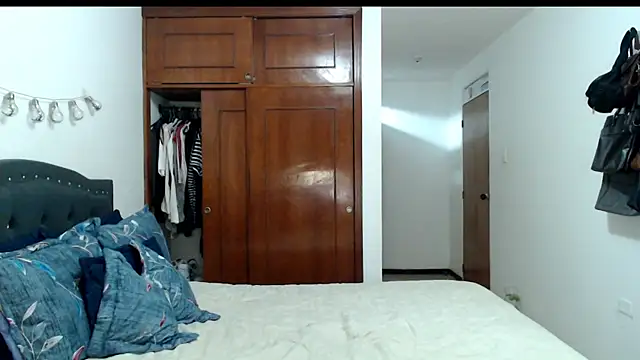 Atenea_lens052's cam snapshot