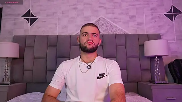 MaximusClark live sex cam