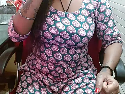 LovingPihu live sex cam