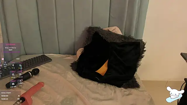 AlexaFoxy18's cam snapshot