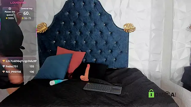 _mia_milf_'s cam snapshot