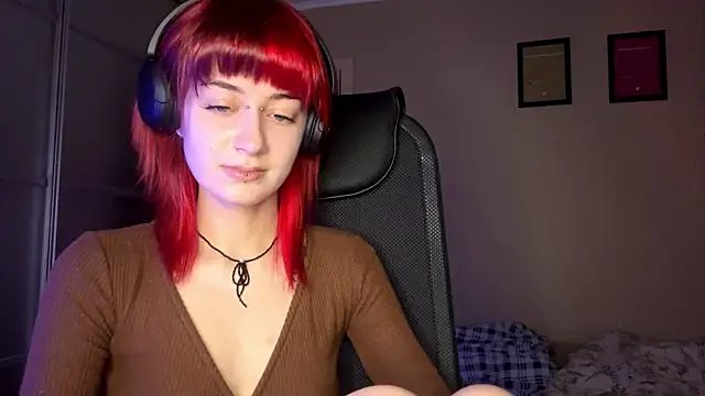 EmilySkyline's cam snapshot