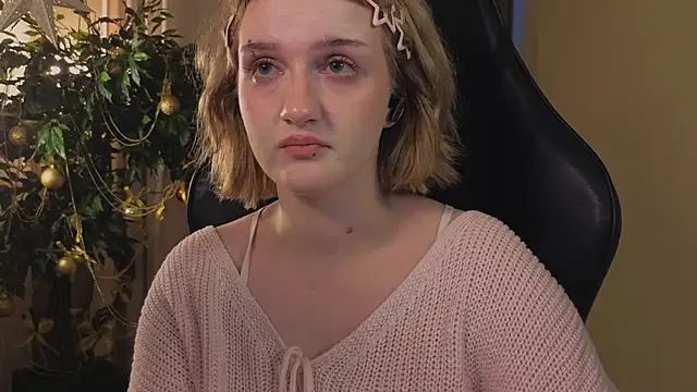 ELLIEJAY's cam snapshot