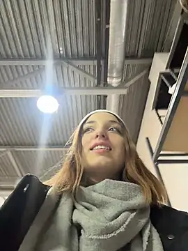 DollyTall's cam snapshot