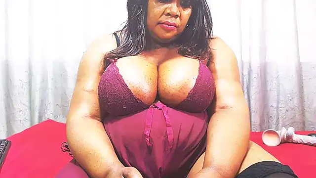 BustyMatureStepmum's cam snapshot