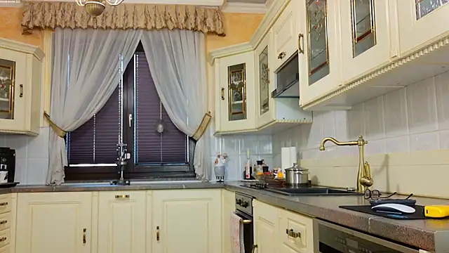 TUNDEROSE1 live sex cam