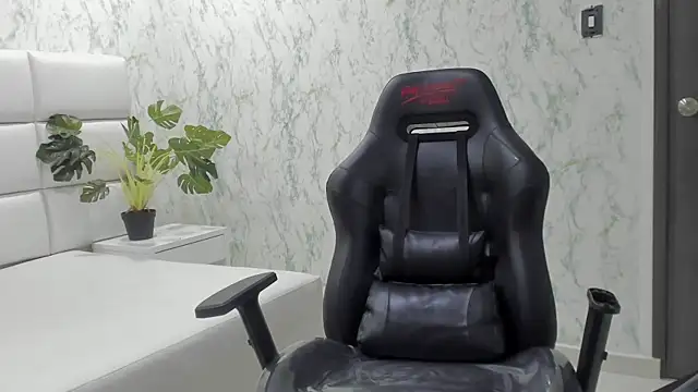 Nataly-Blonde's cam snapshot