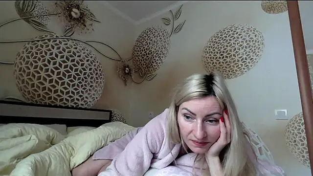 Yourrealgirl's cam snapshot