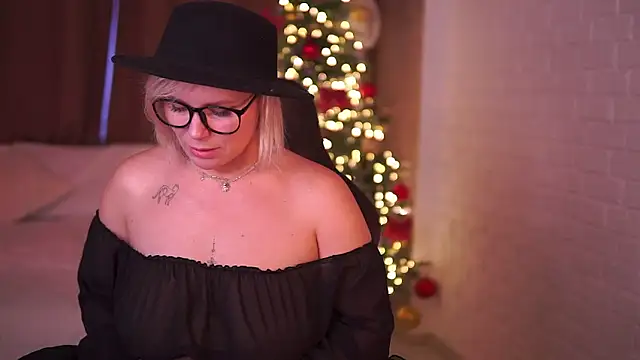 Charming_Daphny's cam snapshot