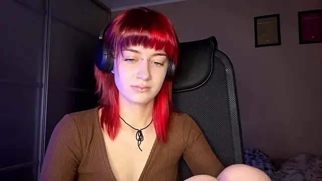 EmilySkyline's cam snapshot