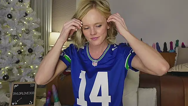 Taylorlove303 live sex cam