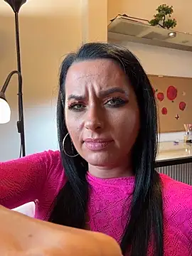 Hotmomcheckk_'s cam snapshot