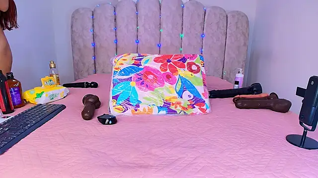 sharlott_miller's cam snapshot