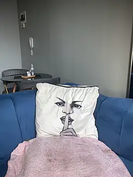 Curveysinaa's cam snapshot