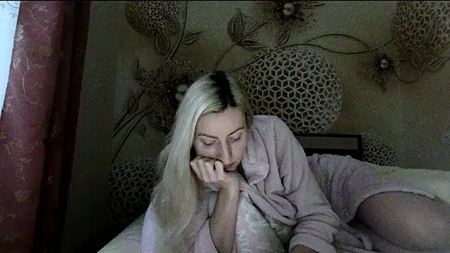 Yourrealgirl's cam snapshot