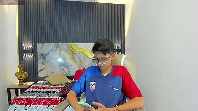 SantiagoRusso18 live sex cam