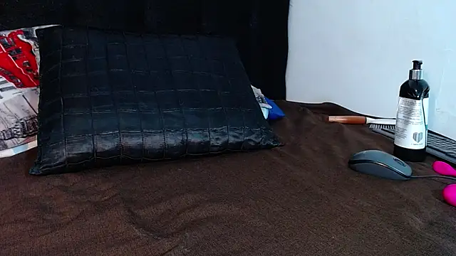 srta_luciana's cam snapshot