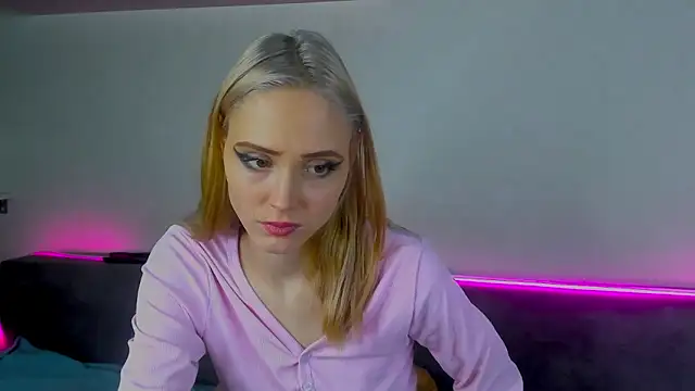 Gina_Gina_love's cam snapshot