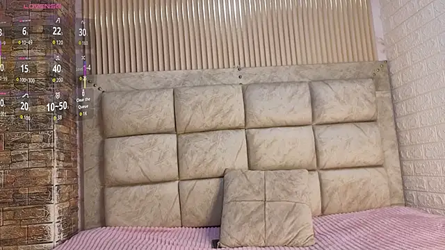 AngieLuxx_'s cam snapshot