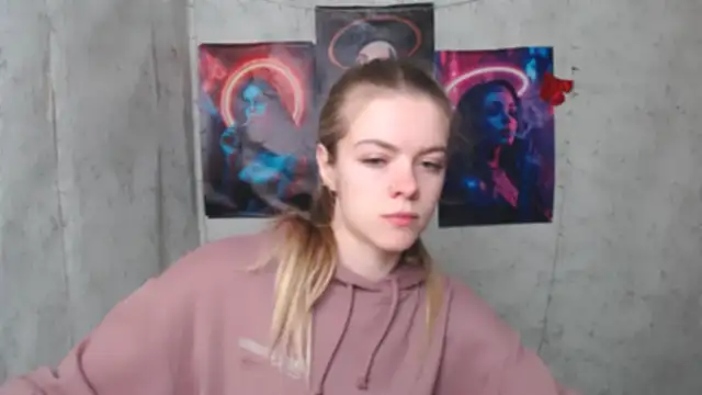 AliceFlirtt_'s cam snapshot