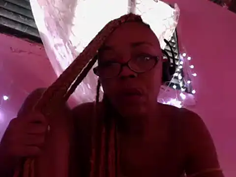 Ladyzee25's cam snapshot