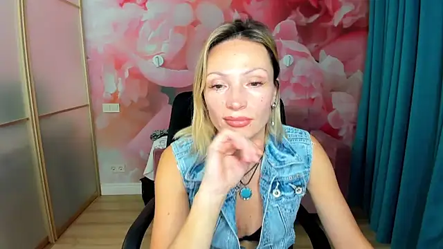 AlinaMoor's cam snapshot