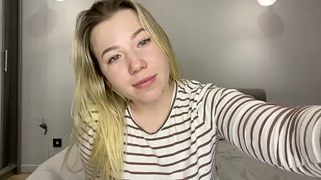 Embersweetbunny's cam snapshot