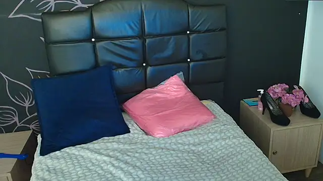 LiaMonroee_'s cam snapshot