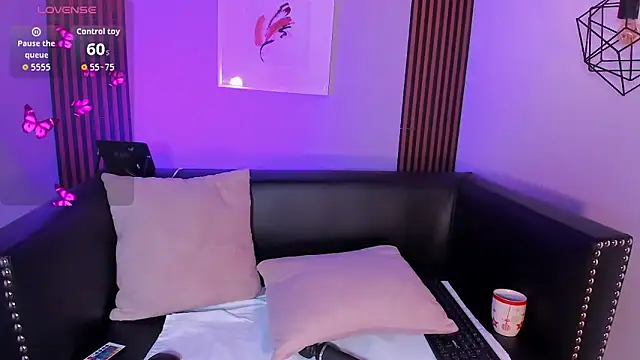 Nahiajhonson_'s cam snapshot