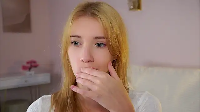 SunnivaCovil's cam snapshot