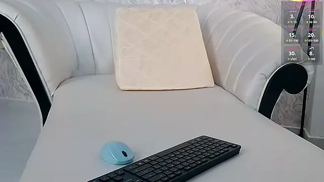 aura_sanders1's cam snapshot