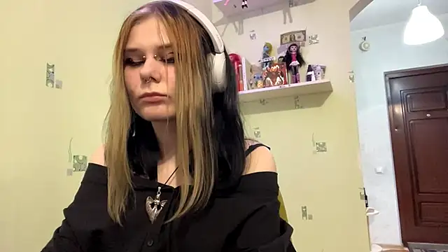 TraceeSchutt's cam snapshot