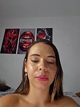 Antonella2_m's cam snapshot