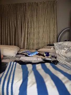 GoldenAss07's cam snapshot