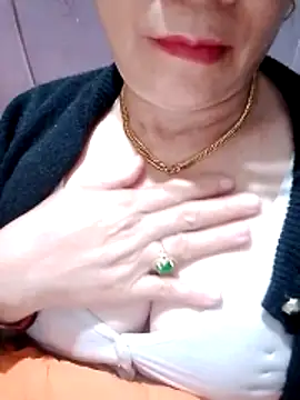 small-house123's cam snapshot