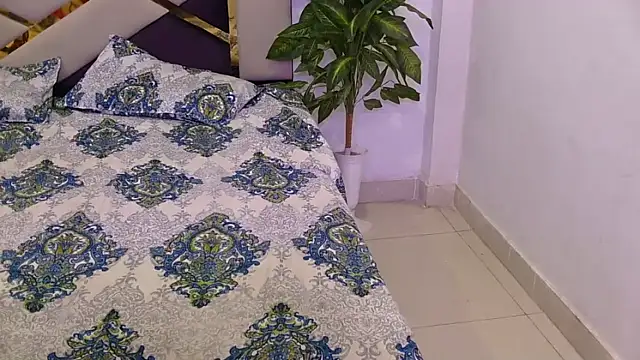 Lovelyy-couple live sex cam