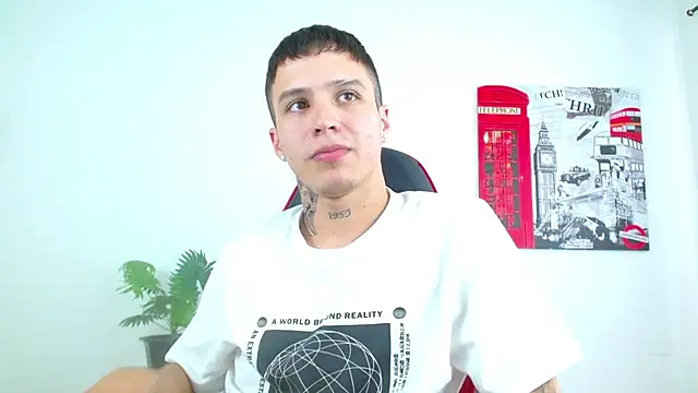 Cumandres18 live sex cam