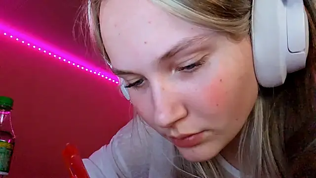 KarinRobertson's cam snapshot