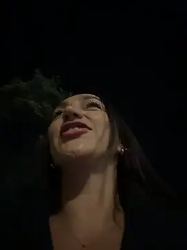 Ninabigtitied's cam snapshot