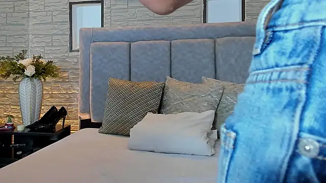 LanaRouse's cam snapshot